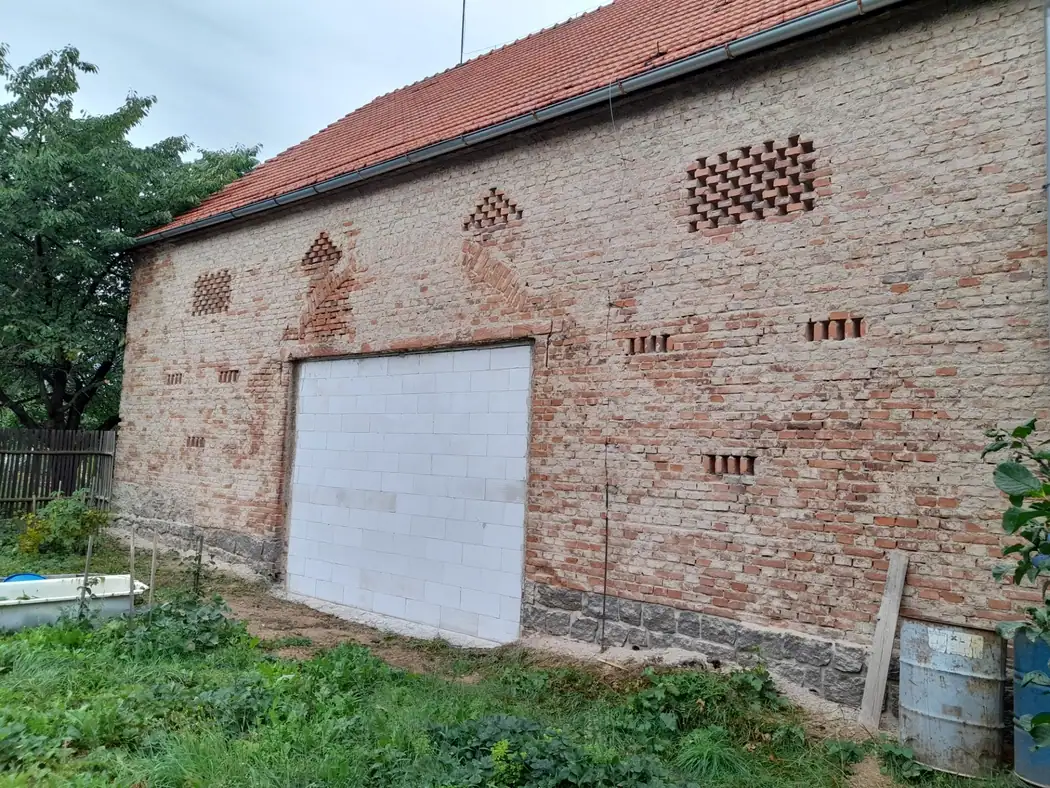 Rekonstrukce stodoly z 19. století na truhlářskou dílnu — fotografie 10 z 97