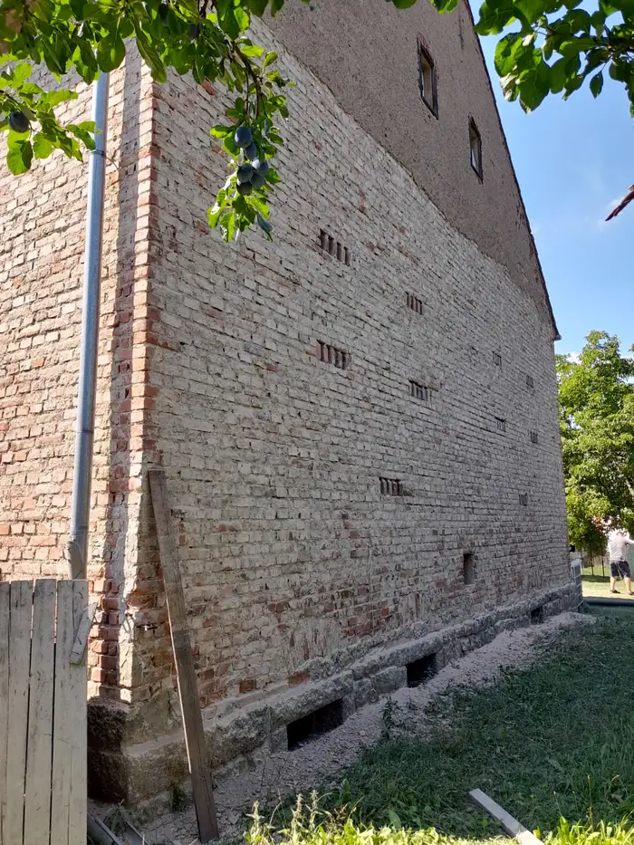 Rekonstrukce stodoly z 19. století na truhlářskou dílnu — fotografie 24 z 97
