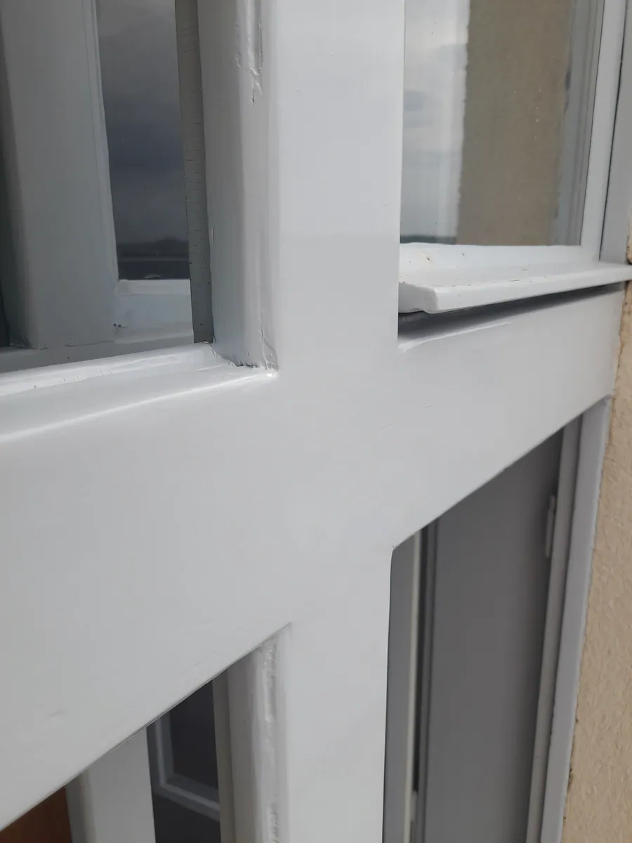 Po renovaci — přebroušený a znovu natřený rám